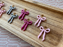 Load image into Gallery viewer, Fem Slim Bow (4 Colors)