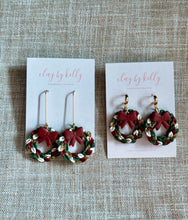 Load image into Gallery viewer, Wreath Huggie