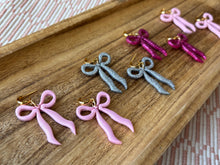 Load image into Gallery viewer, Fem Slim Bow (4 Colors)