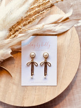 Load image into Gallery viewer, Pearl Stud Bow Dangle