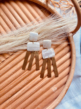 Load image into Gallery viewer, Beachy Allie Dangle

