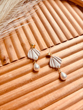 Load image into Gallery viewer, Pearl Shell Dangle (2 Styles)
