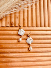 Load image into Gallery viewer, Pearl Shell Dangle (2 Styles)
